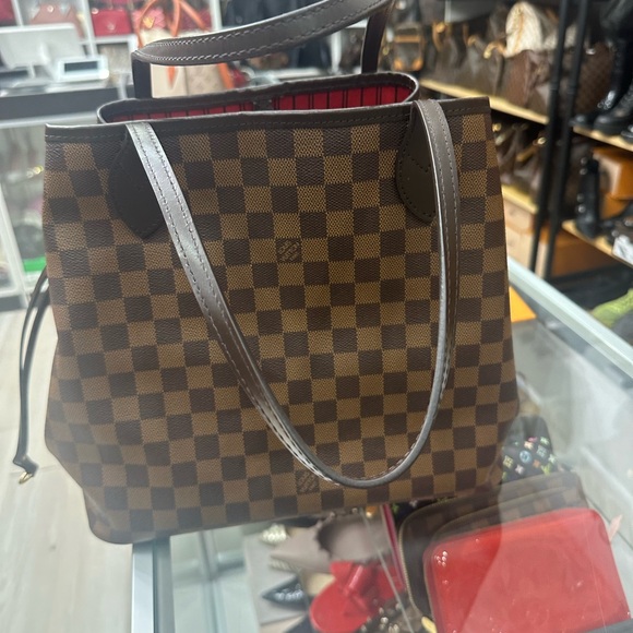 Louis Vuitton Neverfull MM - Picture 4 of 8